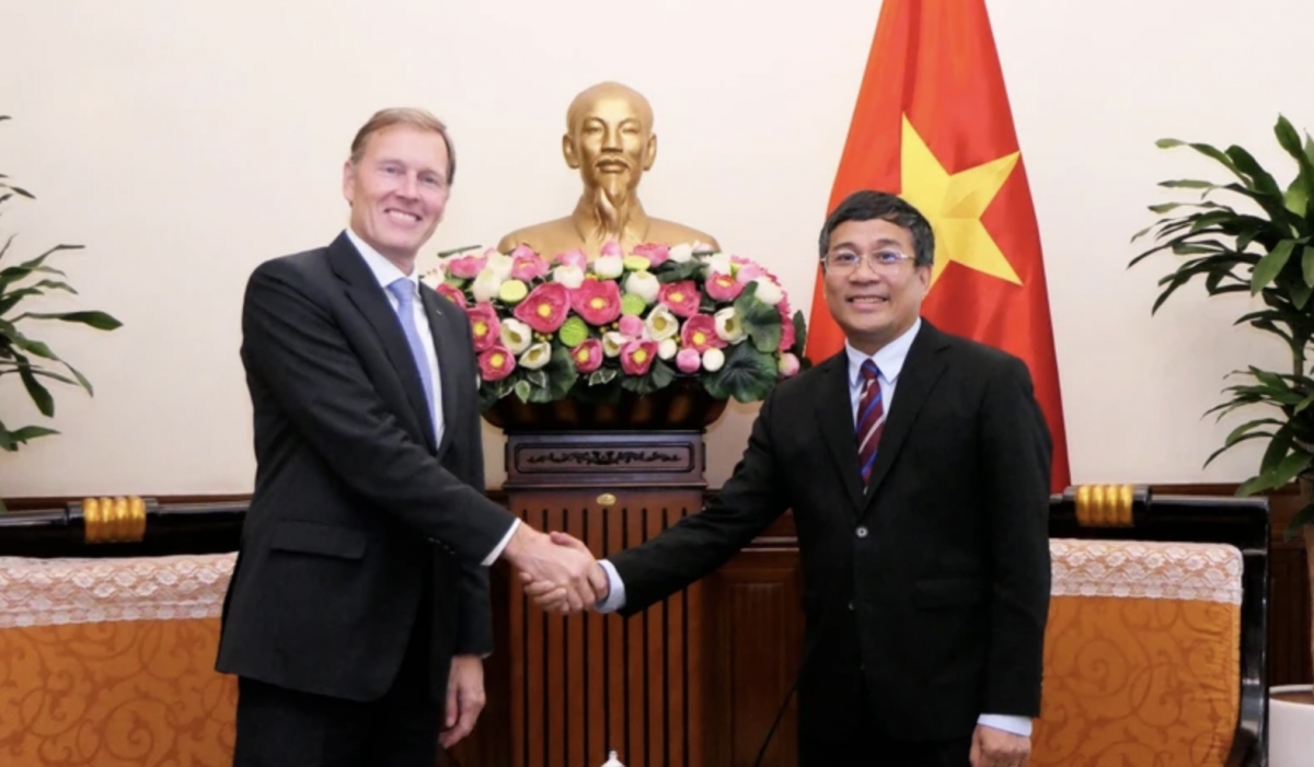 Vietnam urges Airbus to expand collaboration in high-tech industries, human resource